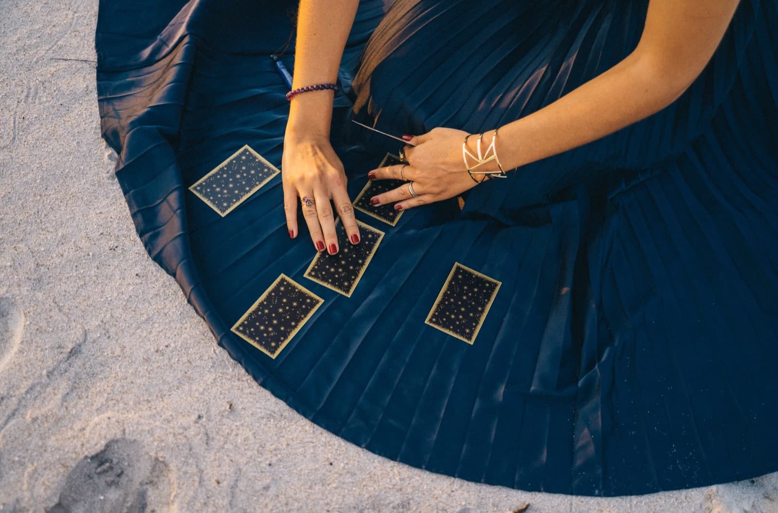 Online Tarot for Love: How to Ask Better Questions for a Clearer Reading